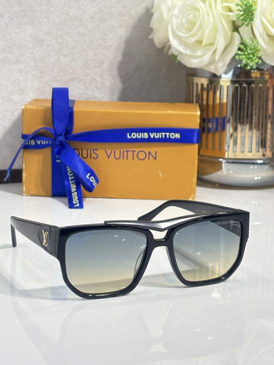 Picture of Louis Vuitton Sunglasses _SKUfw77318166fw